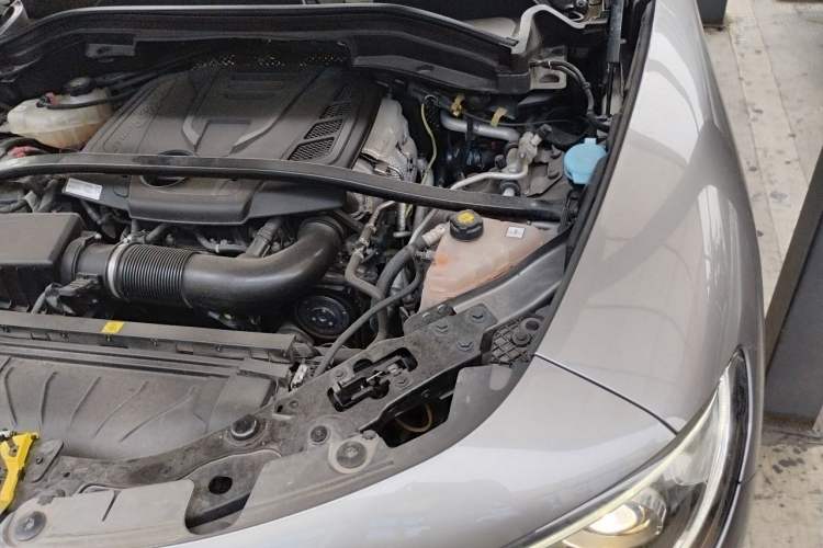 Used Alfa Romeo Stelvio 2017 2.0T 200HP Elite Edition Engine Bay Left