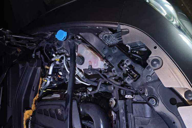 Used Alfa Romeo Stelvio 2017 2.0T 200HP Elite Edition Engine Bay Left