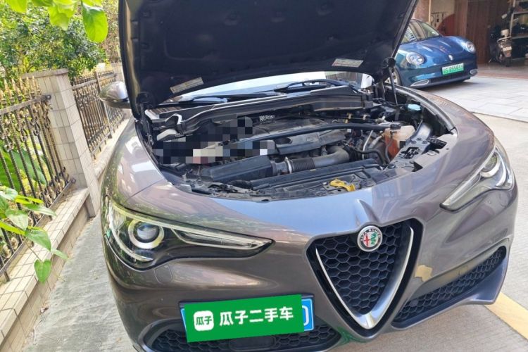 Used Alfa Romeo Stelvio 2017 2.0T 200HP Luxury Edition Engine Bay Right