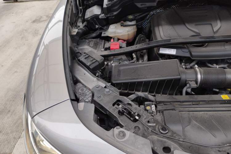 Used Alfa Romeo Stelvio 2017 2.0T 200HP Elite Edition Engine Bay Right