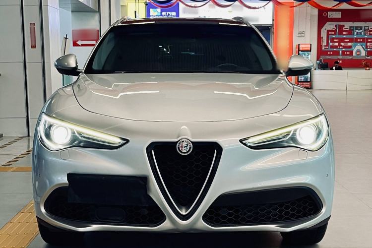 Used Alfa Romeo Stelvio 2017 2.0T 280HP Luxury Edition Exterior 1