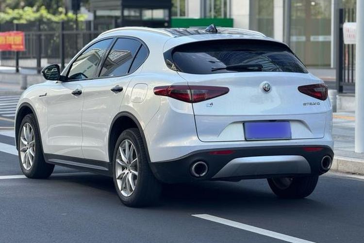 Used Alfa Romeo Stelvio 2017 2.0T 280HP Luxury Edition Exterior 1