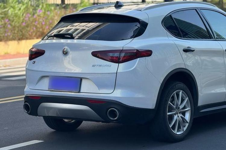Used Alfa Romeo Stelvio 2017 2.0T 280HP Luxury Edition Exterior 10