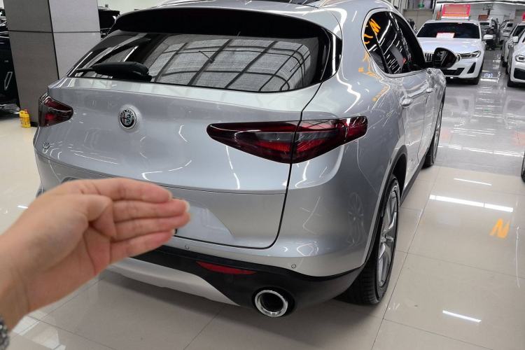 Used Alfa Romeo Stelvio 2017 2.0T 280HP Luxury Edition Exterior 5