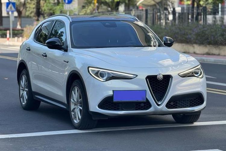 Used Alfa Romeo Stelvio 2017 2.0T 280HP Luxury Edition Exterior 7