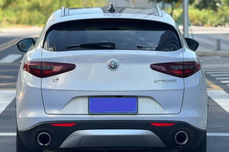 Used Alfa Romeo Stelvio 2017 2.0T 280HP Luxury Edition Exterior 8