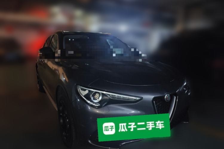 Used Alfa Romeo Stelvio 2017 2.0T 200HP Luxury Edition Front Right 45 Deg