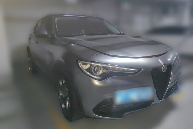 Used Alfa Romeo Stelvio 2017 2.0T 200HP Elite Edition Front Right 45 Deg