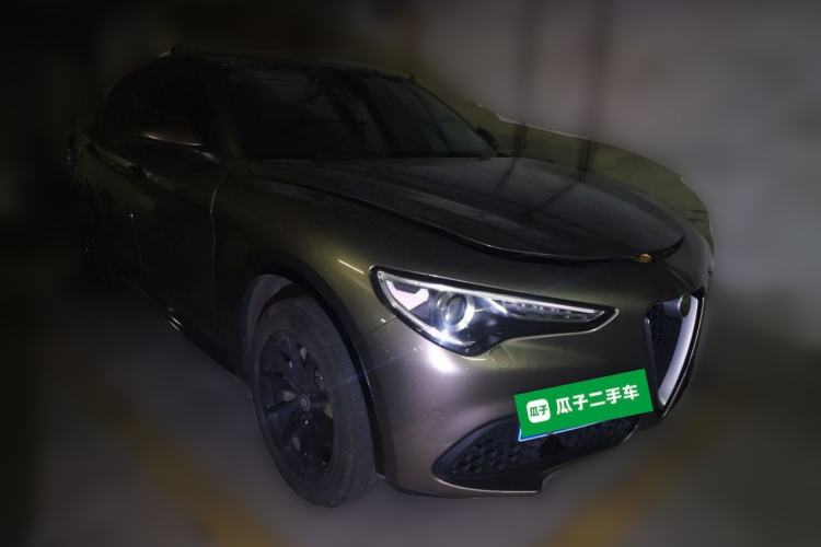 Used Alfa Romeo Stelvio 2017 2.0T 200HP Elite Edition Front Right 45 Deg