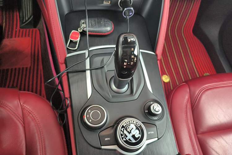 Used Alfa Romeo Stelvio 2017 2.0T 200HP Luxury Edition Gear Lever