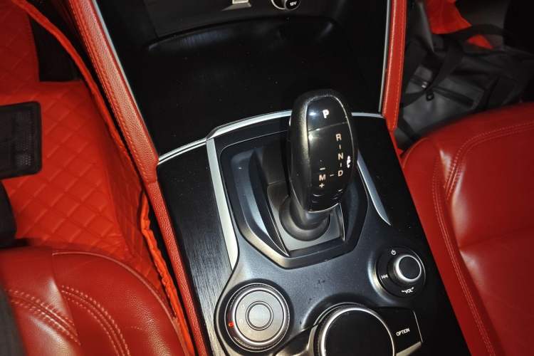 Used Alfa Romeo Stelvio 2017 2.0T 200HP Luxury Edition Gear Lever