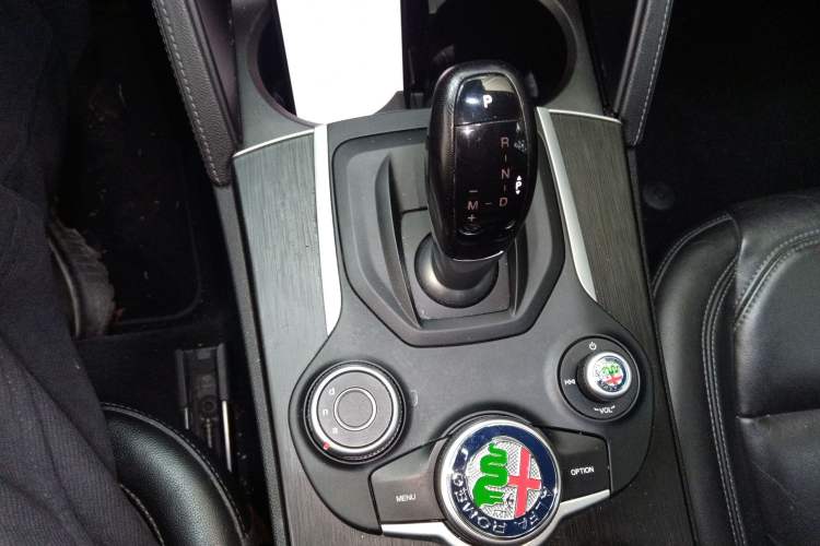 Used Alfa Romeo Stelvio 2017 2.0T 200HP Elite Edition Gear Lever