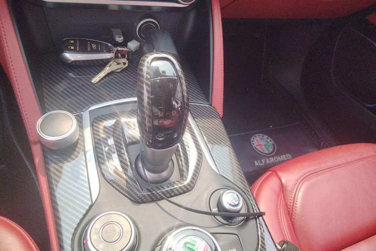 Used Alfa Romeo Stelvio 2017 2.0T 200HP Luxury Edition Gear Lever