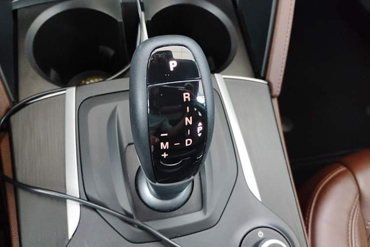 Used Alfa Romeo Stelvio 2017 2.0T 200HP Elite Edition Gear Lever