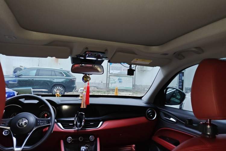 Used Alfa Romeo Stelvio 2017 2.0T 280HP Luxury Edition Headliner