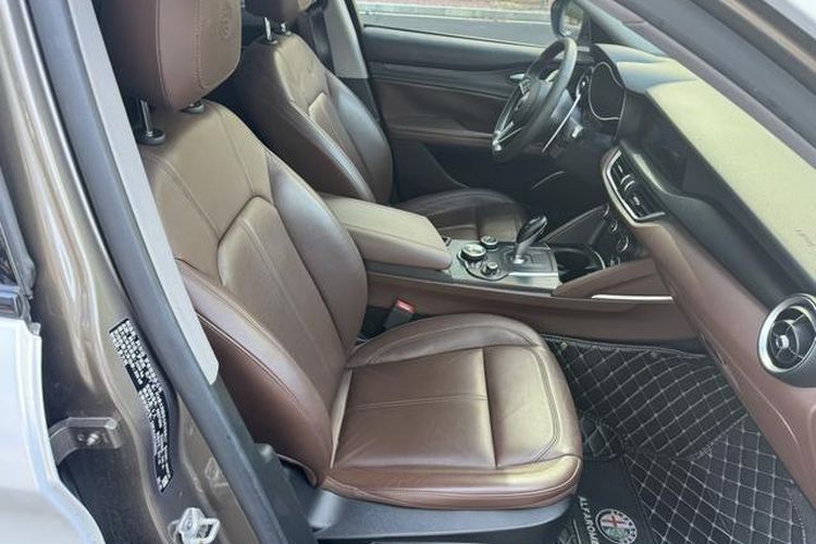 Used Alfa Romeo Stelvio 2017 2.0T 280HP Luxury Edition Interior 2