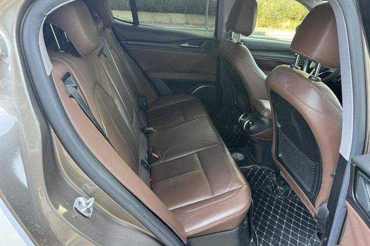 Used Alfa Romeo Stelvio 2017 2.0T 280HP Luxury Edition Interior 3