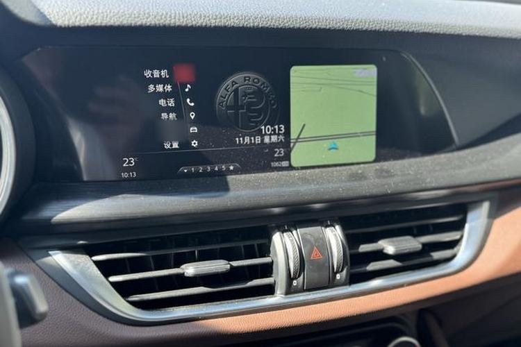 Used Alfa Romeo Stelvio 2017 2.0T 280HP Luxury Edition Interior 6