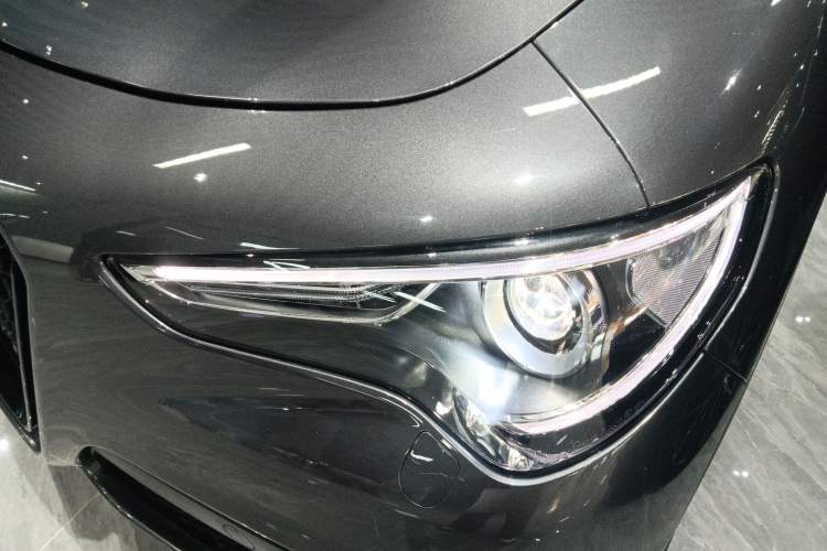 Used Alfa Romeo Stelvio 2017 2.0T 200HP Luxury Edition Left Front Headlight