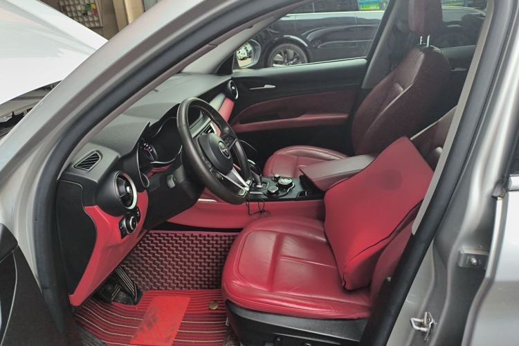 Used Alfa Romeo Stelvio 2017 2.0T 200HP Luxury Edition Left Front Seat
