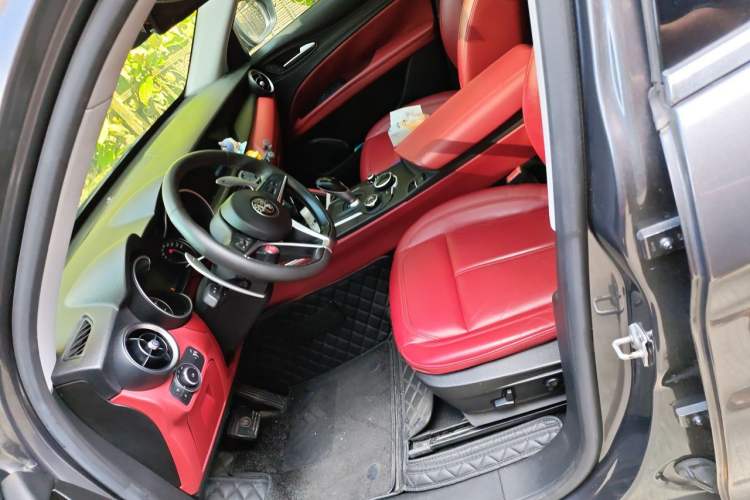 Used Alfa Romeo Stelvio 2017 2.0T 200HP Luxury Edition Left Front Seat