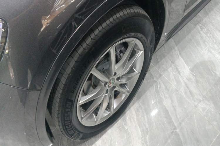 Used Alfa Romeo Stelvio 2017 2.0T 200HP Luxury Edition Left Front Wheel Hub