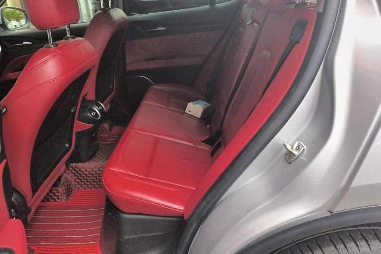 Used Alfa Romeo Stelvio 2017 2.0T 200HP Luxury Edition Left Rear Seat