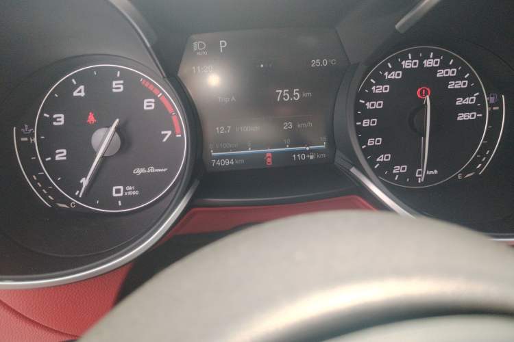 Used Alfa Romeo Stelvio 2017 2.0T 200HP Luxury Edition Odometer Close Up