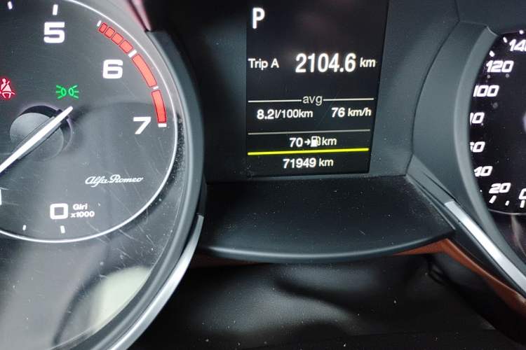 Used Alfa Romeo Stelvio 2017 2.0T 200HP Elite Edition Odometer Close Up
