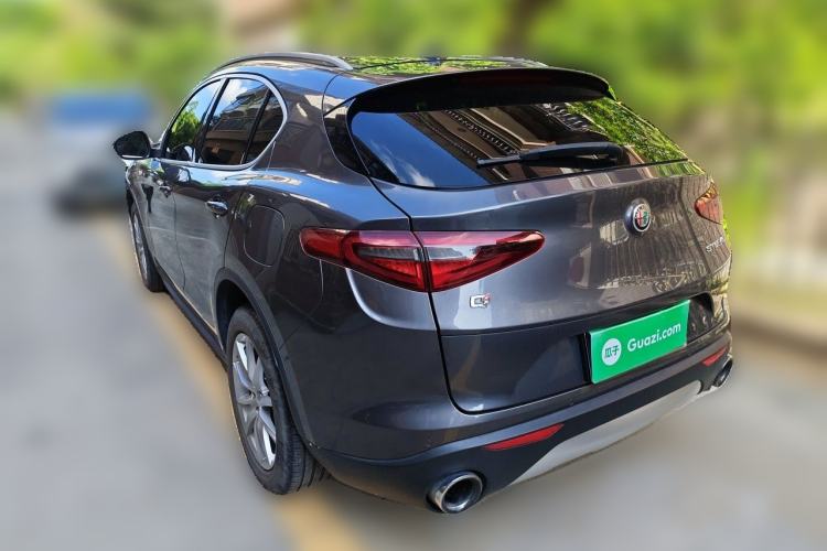 Used Alfa Romeo Stelvio 2017 2.0T 200HP Luxury Edition Rear Left 45 Deg