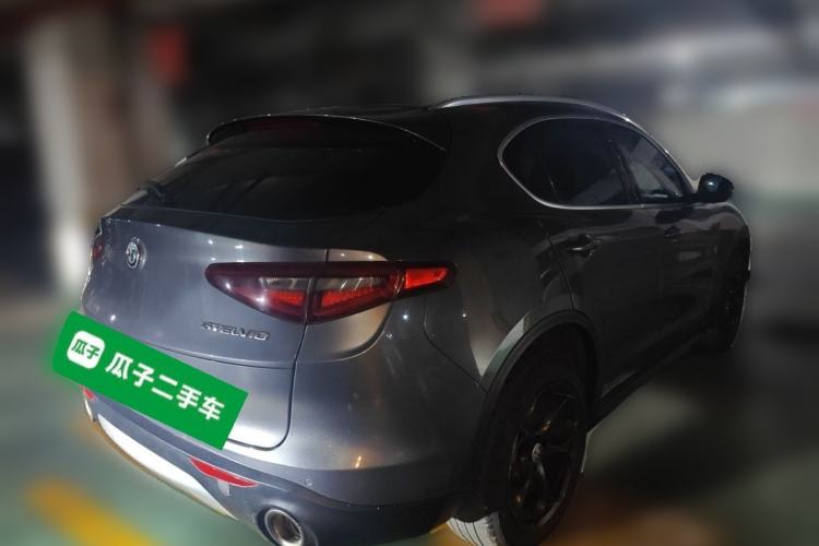 Used Alfa Romeo Stelvio 2017 2.0T 200HP Luxury Edition Rear Right 45 Deg