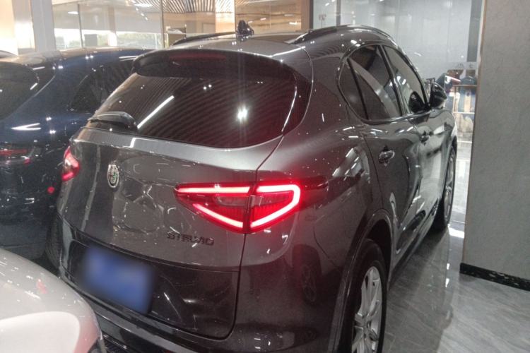 Used Alfa Romeo Stelvio 2017 2.0T 200HP Luxury Edition Rear Right 45 Deg