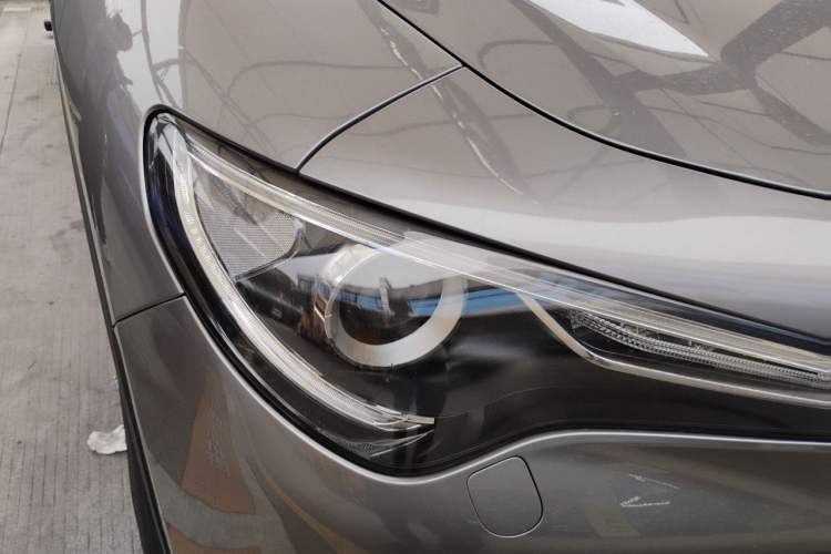 Used Alfa Romeo Stelvio 2017 2.0T 200HP Elite Edition Right Front Headlight