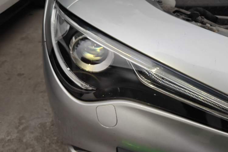 Used Alfa Romeo Stelvio 2017 2.0T 280HP Luxury Edition Right Front Headlight