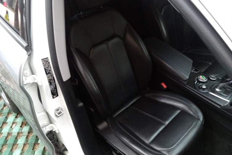 Used Alfa Romeo Stelvio 2017 2.0T 200HP Elite Edition Right Front Seat