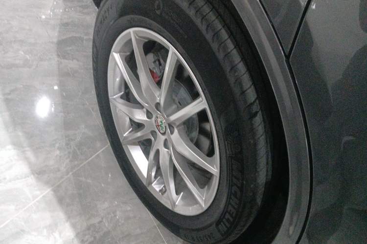 Used Alfa Romeo Stelvio 2017 2.0T 200HP Luxury Edition Right Rear Wheel Hub