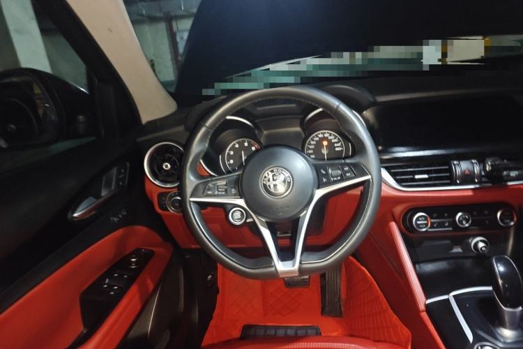 Used Alfa Romeo Stelvio 2017 2.0T 200HP Luxury Edition Steering Wheel