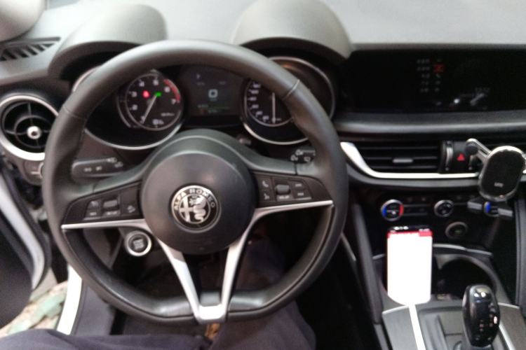 Used Alfa Romeo Stelvio 2017 2.0T 200HP Elite Edition Steering Wheel