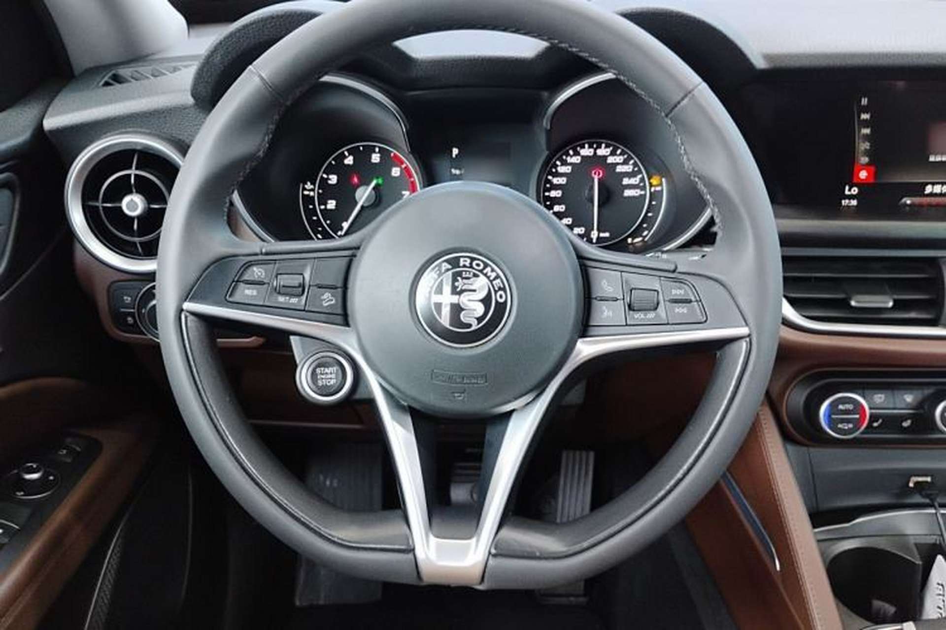 Used Alfa Romeo Stelvio 2017 2.0T 200HP Elite Edition Steering Wheel