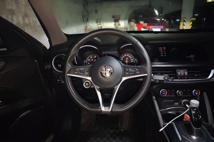 Used Alfa Romeo Stelvio 2017 2.0T 200HP Elite Edition Steering Wheel