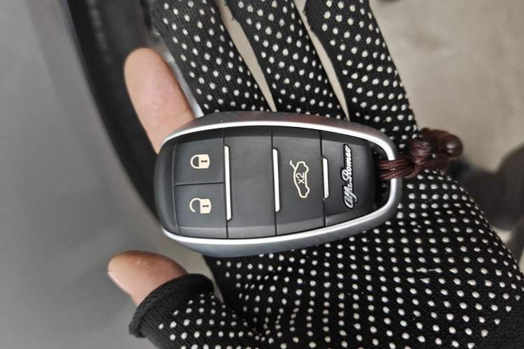 Used Alfa Romeo Stelvio 2017 2.0T 280HP Luxury Edition Vehicle Key