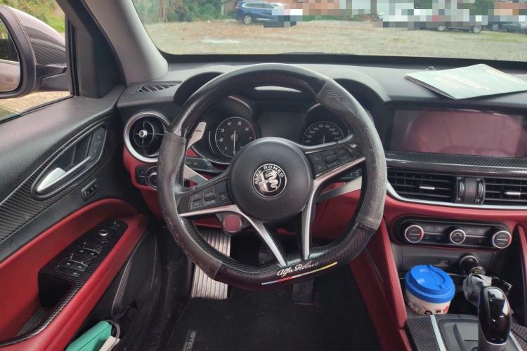 Used Alfa Romeo Stelvio 2017 2.0T 280HP Luxury Edition Steering Wheel