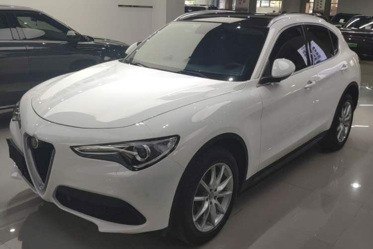 Alfa Romeo Stelvio 2017