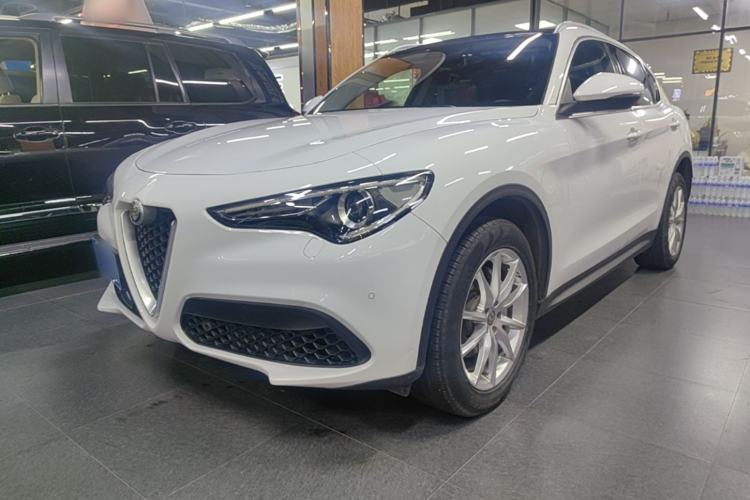Alfa Romeo Stelvio 2017