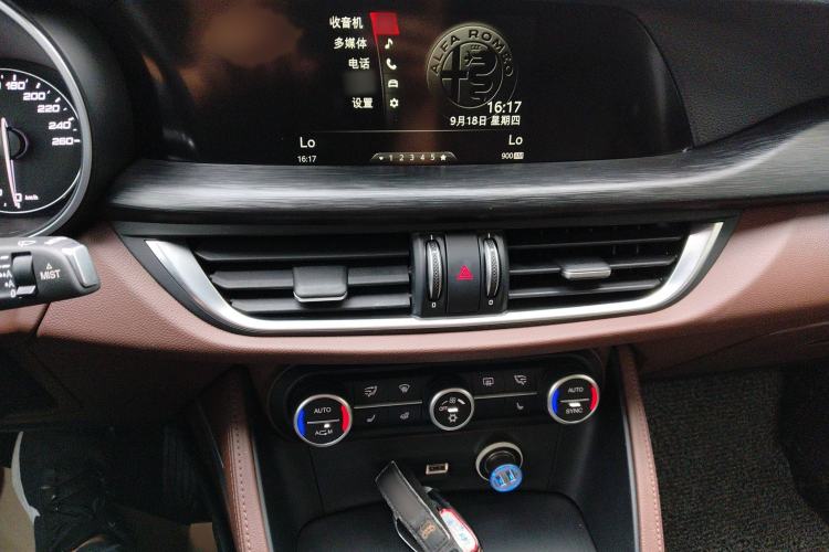 Used Alfa Romeo Stelvio 2017 2.0T 200HP Elite Edition Audio And AC Panel