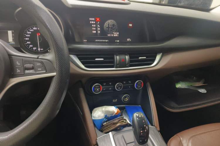 Used Alfa Romeo Stelvio 2017 2.0T 200HP Elite Edition Audio And AC Panel