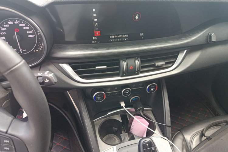 Used Alfa Romeo Stelvio 2017 2.0T 200HP Luxury Edition Audio And AC Panel