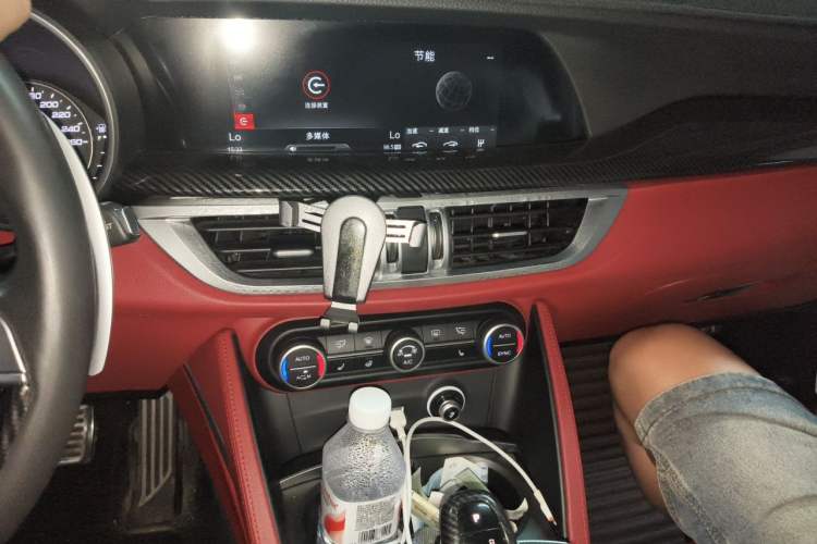 Used Alfa Romeo Stelvio 2017 2.0T 280HP Luxury Edition Audio And AC Panel
