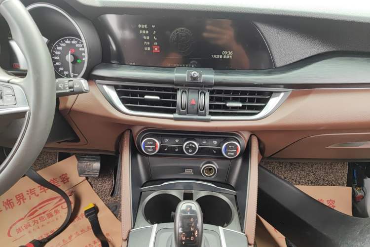 Used Alfa Romeo Stelvio 2017 2.0T 200HP Luxury Edition Audio And AC Panel