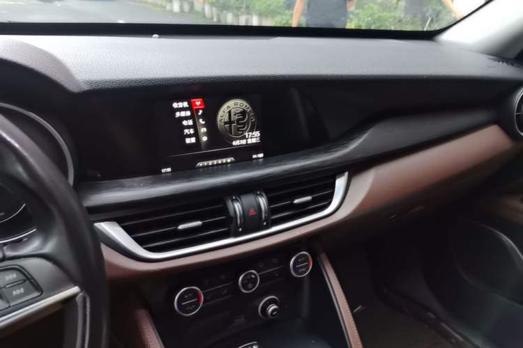Used Alfa Romeo Stelvio 2017 2.0T 200HP Luxury Edition Audio And AC Panel